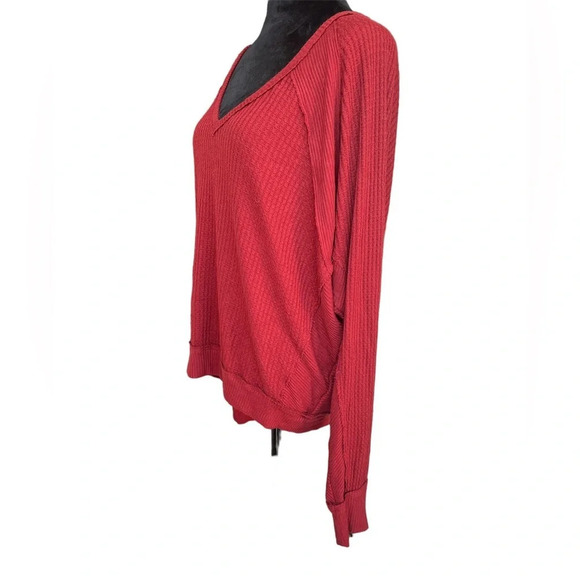 Free People Women’s Size Small Red Waffle Knit Slouchy Oversized V-Neck Top - Picture 2 of 9
